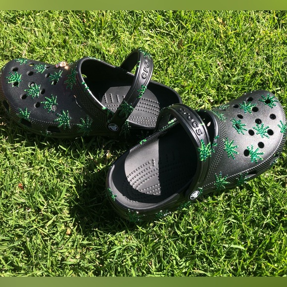 Bling'd Hemp Leaf Themed Crocs - Picture 4 of 5